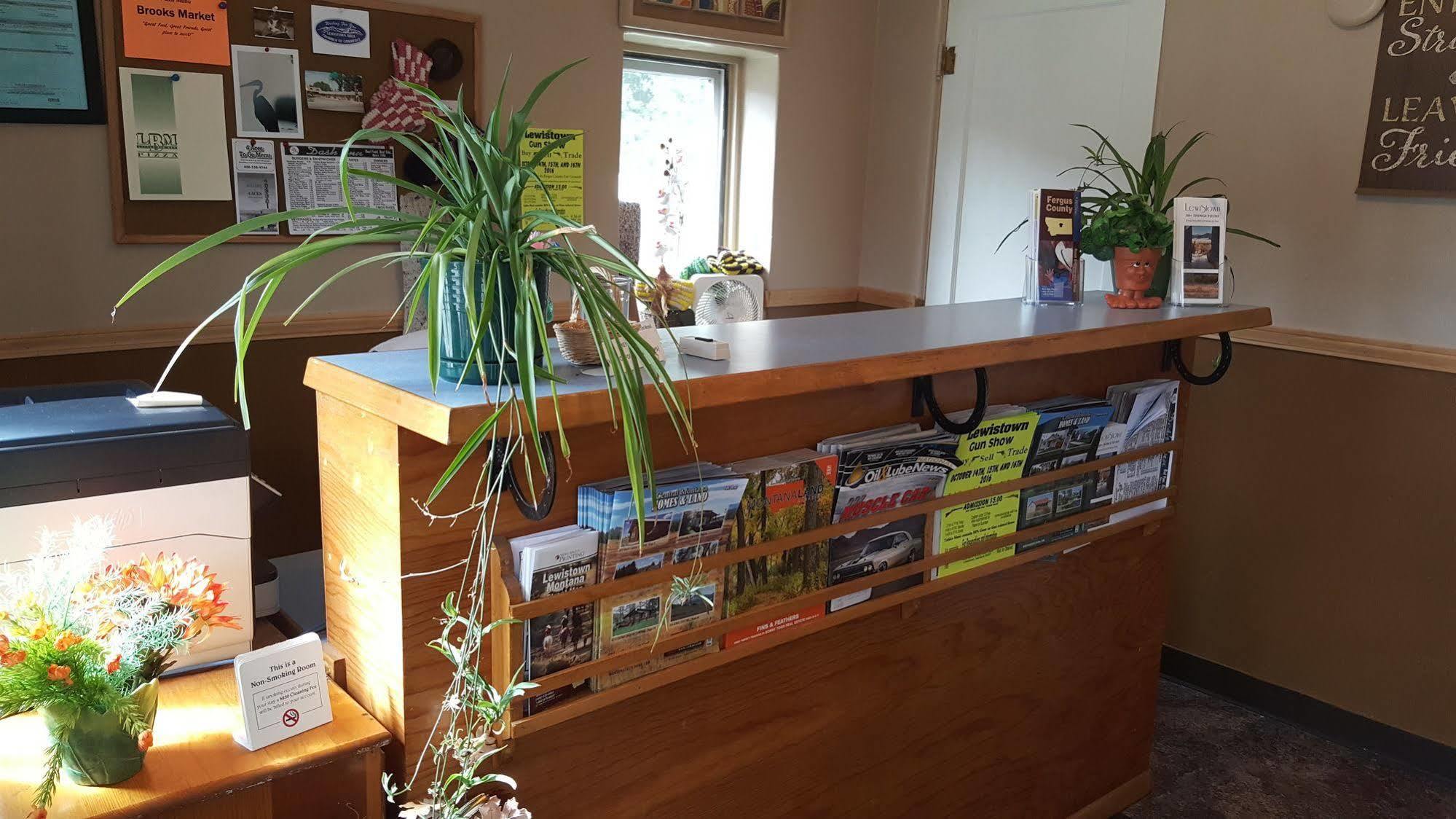Trail'S End Motel Downtown Lewistown Екстериор снимка
