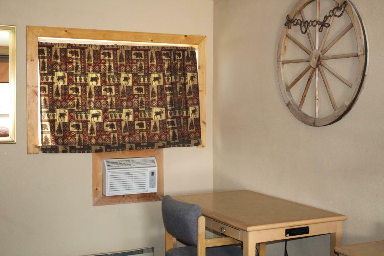 Trail'S End Motel Downtown Lewistown Екстериор снимка