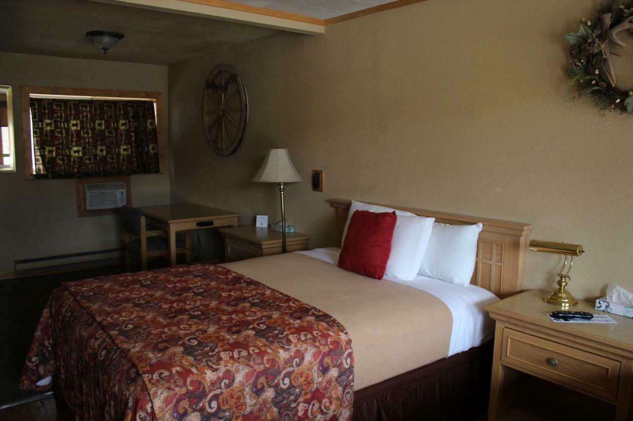 Trail'S End Motel Downtown Lewistown Екстериор снимка